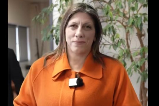 Η Κωνσταντοπούλου «ξαναχτυπά»: Νέο βίντεο από τα δικαστήρια Λάρισας και πυρά κατά της Ένωσης Δικαστών